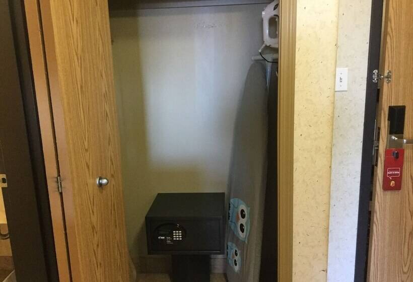 جناح ديلوكس, Super 8 By Wyndham Grande Prairie