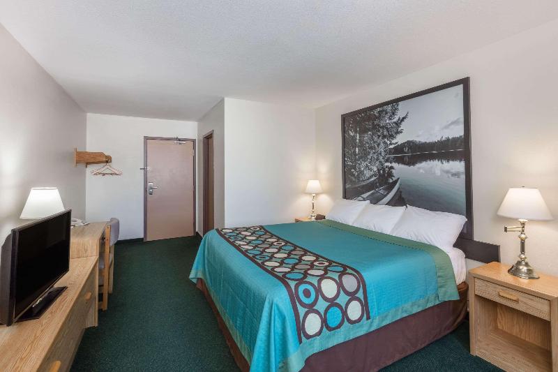 Люкс Кровать Кинг, Super 8 By Wyndham Moose Jaw Sk