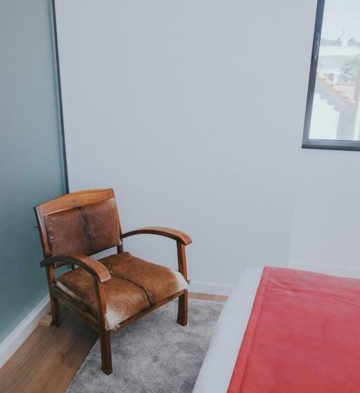 スタンダードルーム, O Cantinho Dos Cabrais