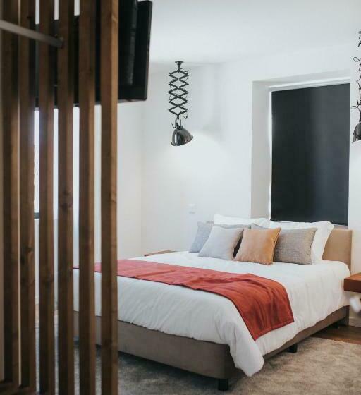 スタンダードルーム, O Cantinho Dos Cabrais