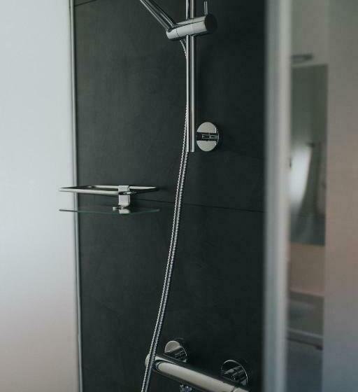 スタンダードルーム, O Cantinho Dos Cabrais