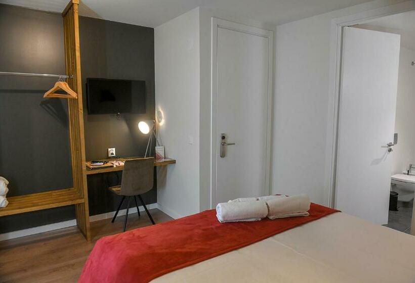 スタンダードルーム, O Cantinho Dos Cabrais