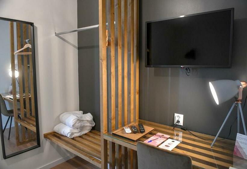 スタンダードルーム, O Cantinho Dos Cabrais