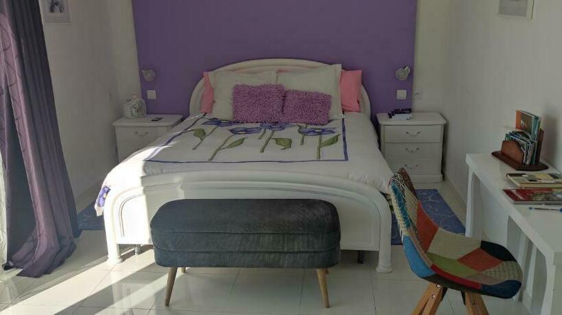 غرفة قياسية مزوَّدة بتراس, Chambres D Hôtes Les Iris