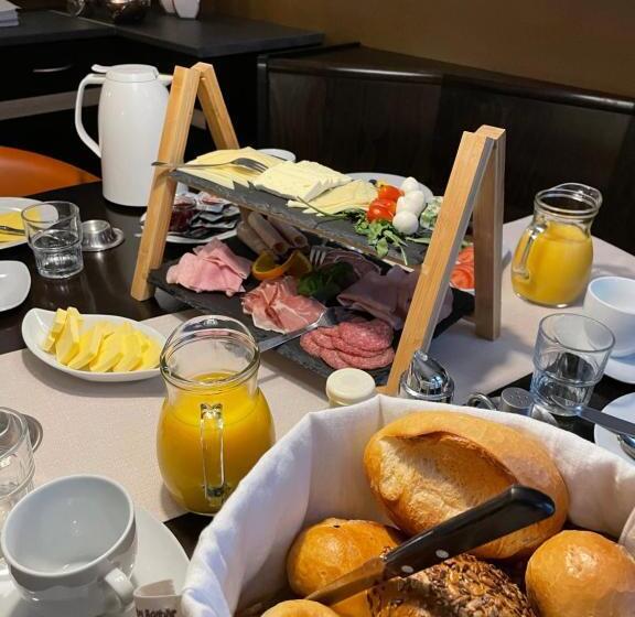 标准单人间, Casalino