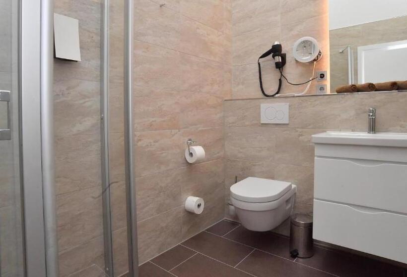 דירת חדר, Der Ochsen