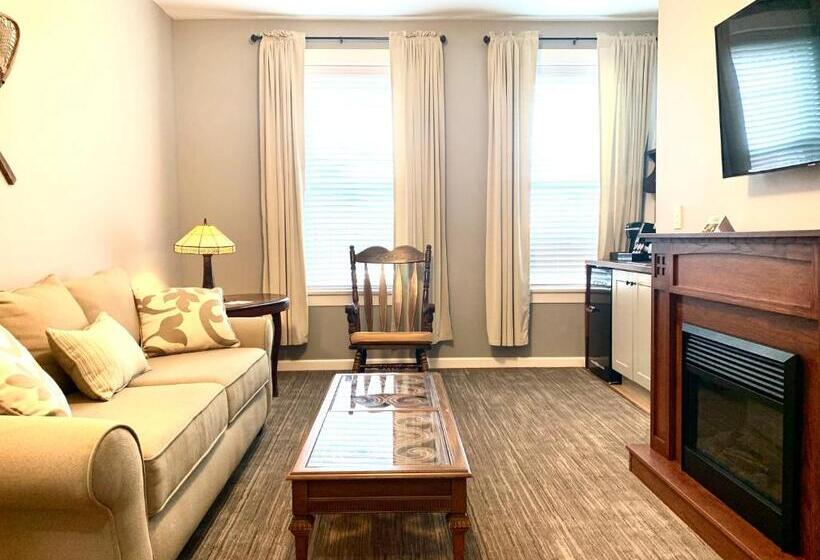 Executive Suite, Naples