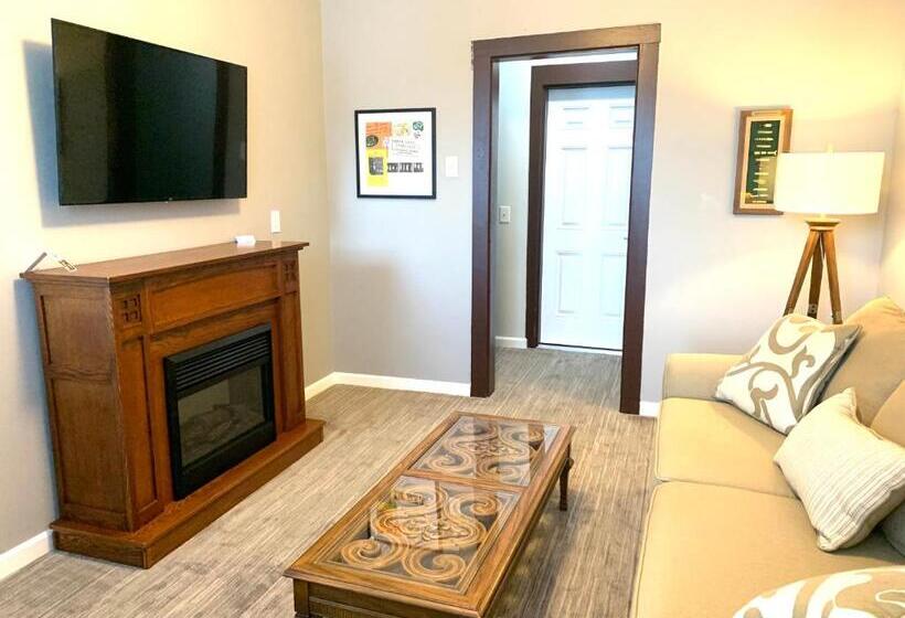 Executive Suite, Naples