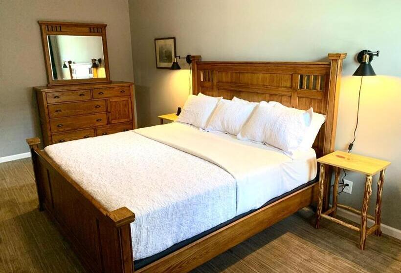 Executive Suite, Naples