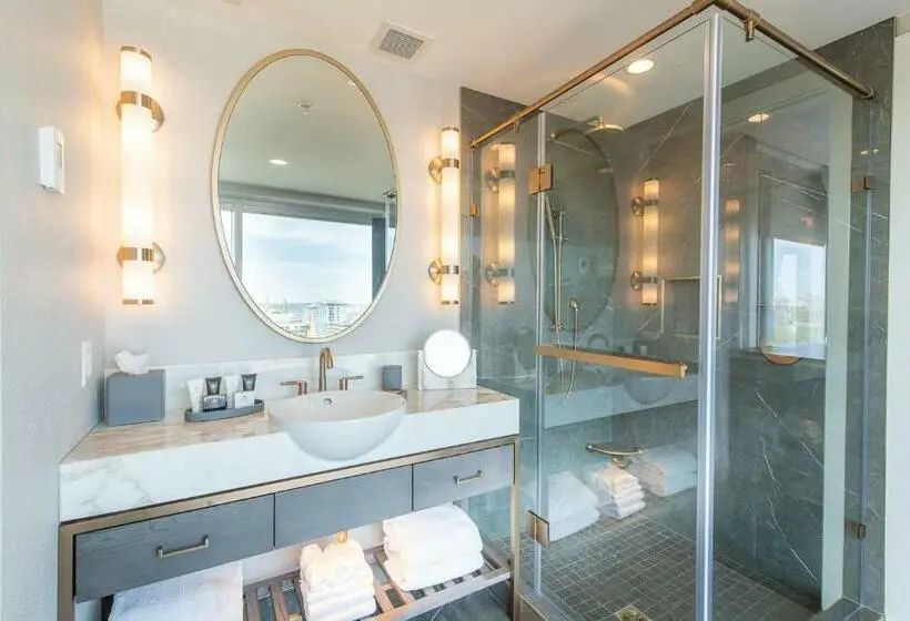 اتاق استاندارد با تخت بزرگ, The Sutton Place Hotel Halifax