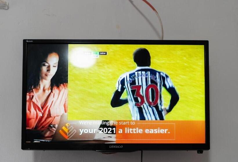 חדר משפחתי, Albrine Lodge