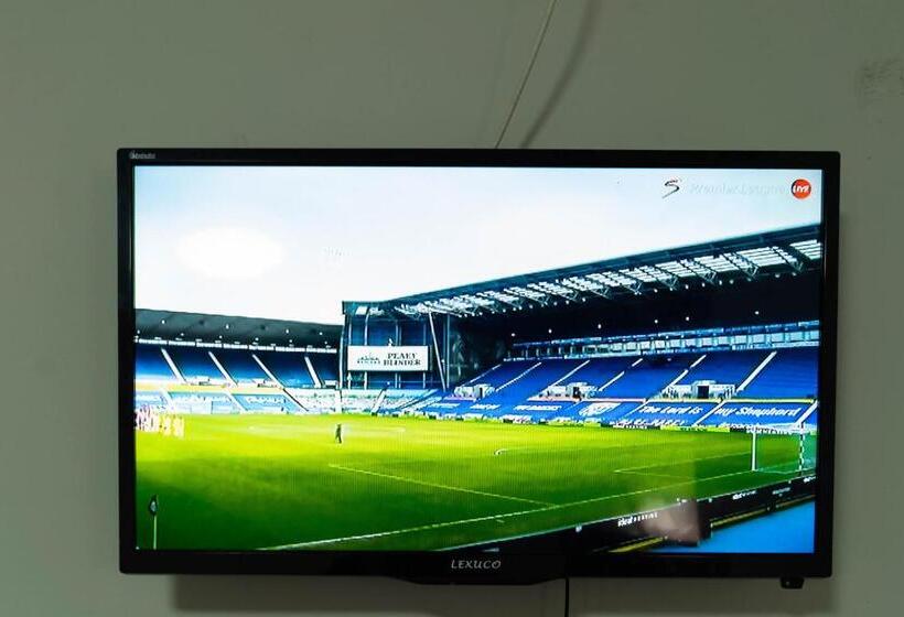 סטודיו דלוקס, Albrine Lodge