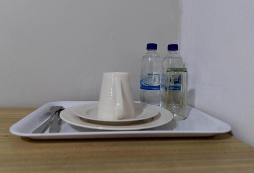 סטודיו דלוקס, Albrine Lodge