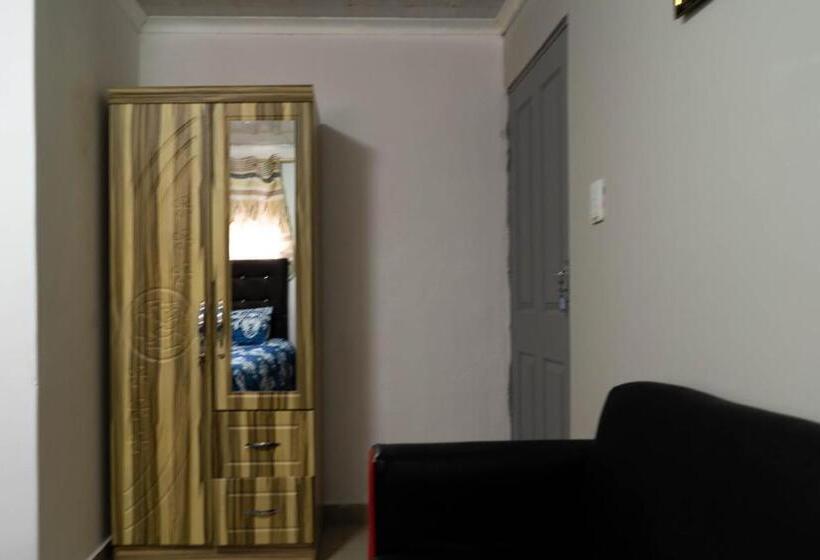 استودیوی لوکس, Albrine Lodge