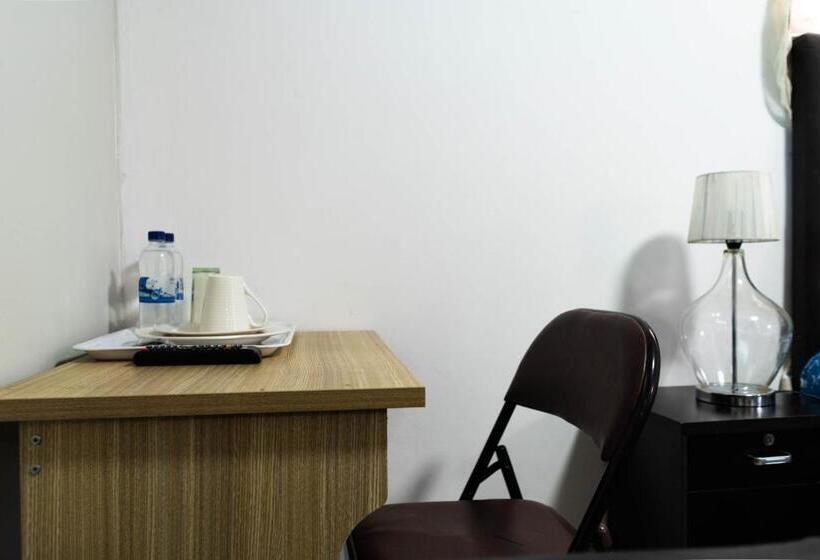 סטודיו דלוקס, Albrine Lodge