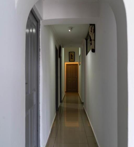 استودیوی لوکس, Albrine Lodge