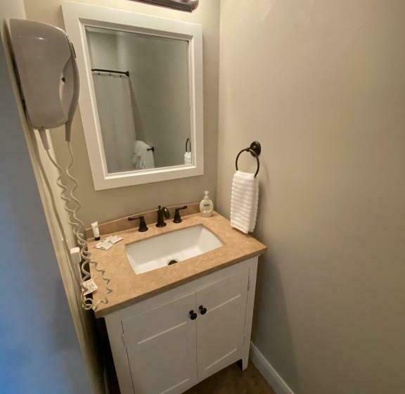 스탠다드 룸, Twin Lakes Creamery, Grill & Inn