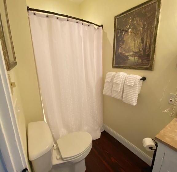 스탠다드 룸, Twin Lakes Creamery, Grill & Inn