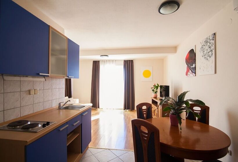 آپارتمان کلاسیک 1 خوابه, Villa Dzamonja