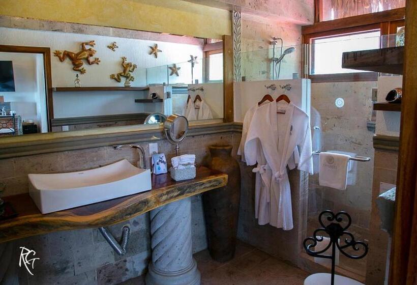 Suite with lake view, Casa Miura Hotel Boutique