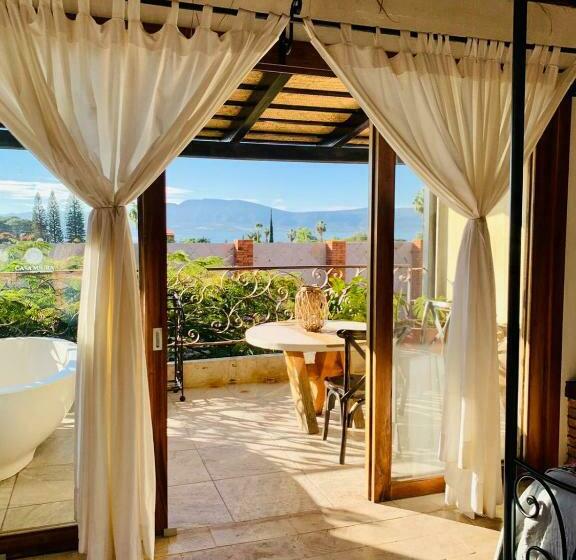 Suite with lake view, Casa Miura Hotel Boutique