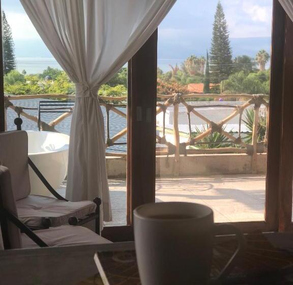 Suite with lake view, Casa Miura Hotel Boutique