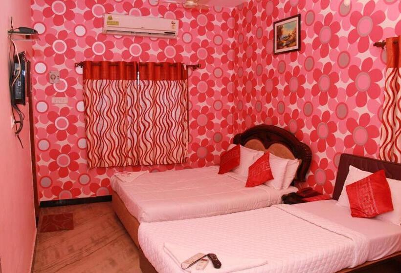 Pokój Superior Trzyosobowy, Vaani Villa By Royal Stay