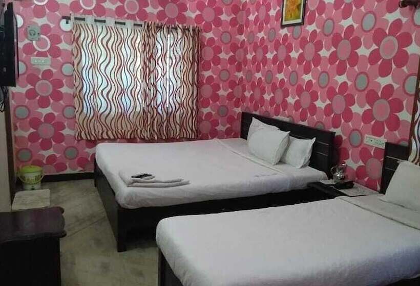 Pokój Superior Trzyosobowy, Vaani Villa By Royal Stay