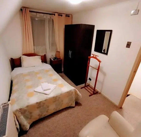 اتاق استاندارد یک نفره, Hostal Alcala