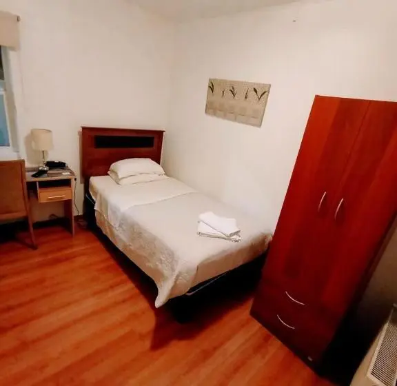 اتاق استاندارد یک نفره, Hostal Alcala