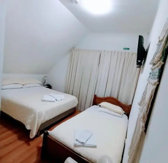اتاق استاندارد سه نفره, Hostal Alcala