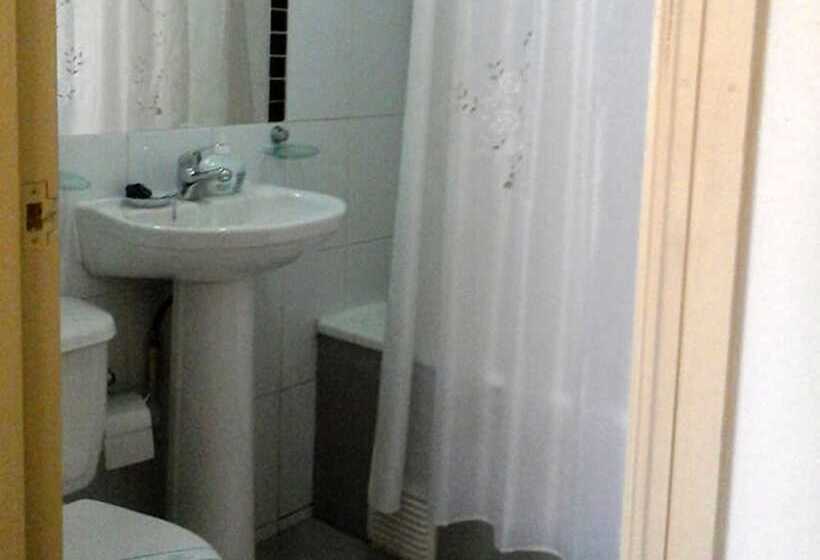 标准三人间, Hostal Alcala