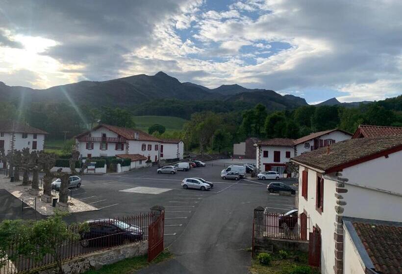 غرفة ديلوكس مزودة بشرفة, Maison Graciateguy