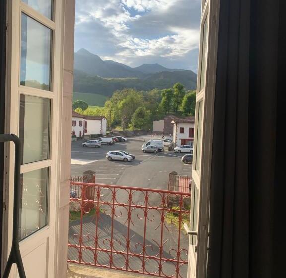 غرفة ديلوكس مزودة بشرفة, Maison Graciateguy