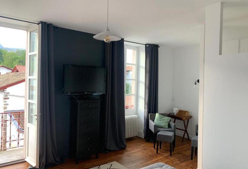 غرفة ديلوكس مزودة بشرفة, Maison Graciateguy