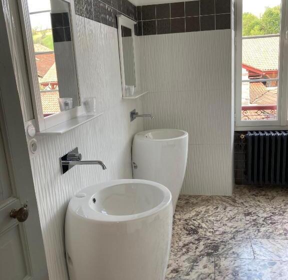 غرفة قياسية ثلاثية مطلة علي الحديقة, Maison Graciateguy