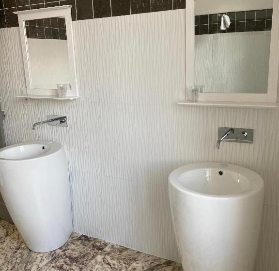 Трехместный Номер Стандарт Вид на Сад, Maison Graciateguy