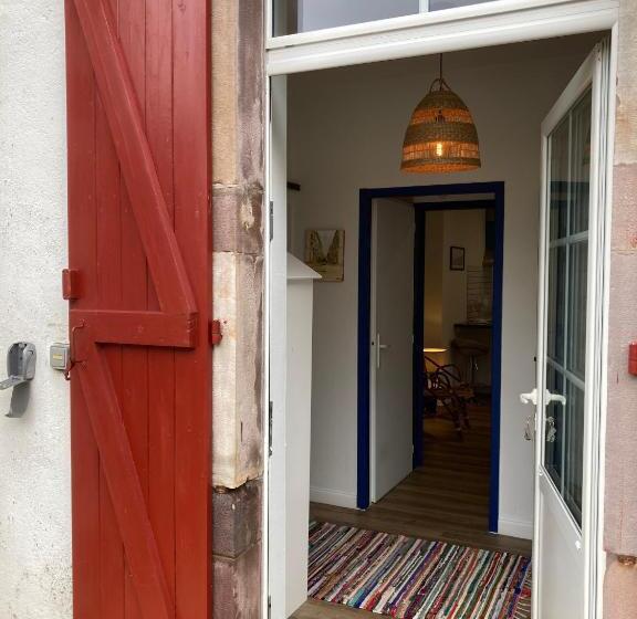 شقة غرفة واحدة مزودة بتراس, Maison Graciateguy