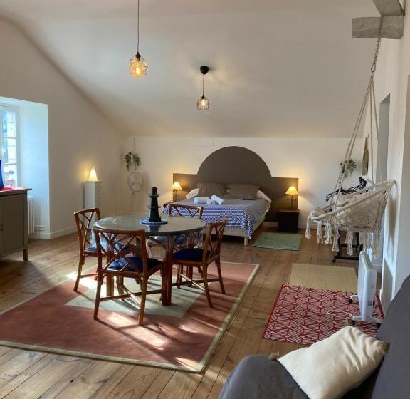 غرفة عائلية مطلّة علي الجبل, Maison Graciateguy