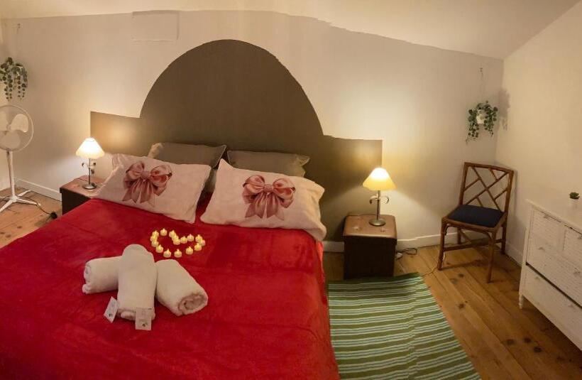 غرفة عائلية مطلّة علي الجبل, Maison Graciateguy