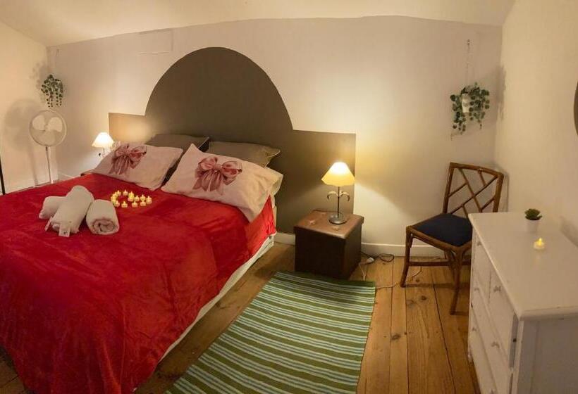 غرفة عائلية مطلّة علي الجبل, Maison Graciateguy