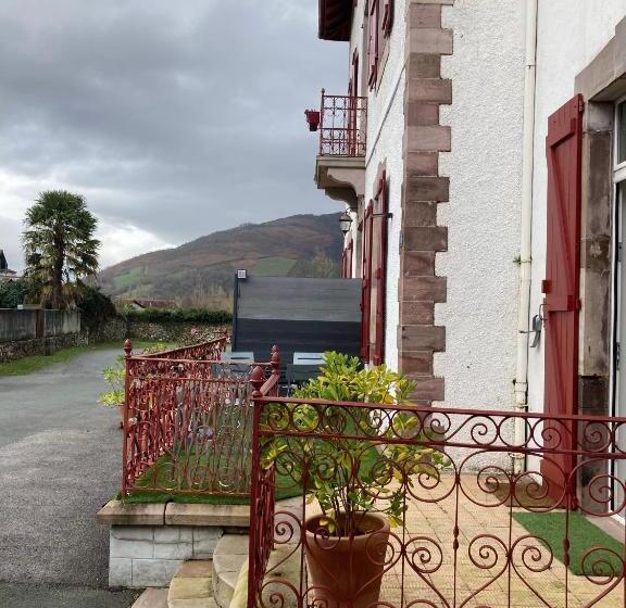 غرفة قياسية مطلة على الجبل, Maison Graciateguy