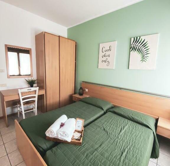 Номер Стандарт Вид на Горы, Aurora