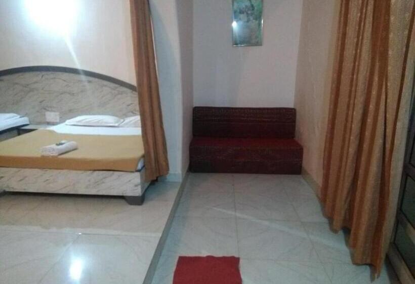 패밀리 룸, The Wayside Inn