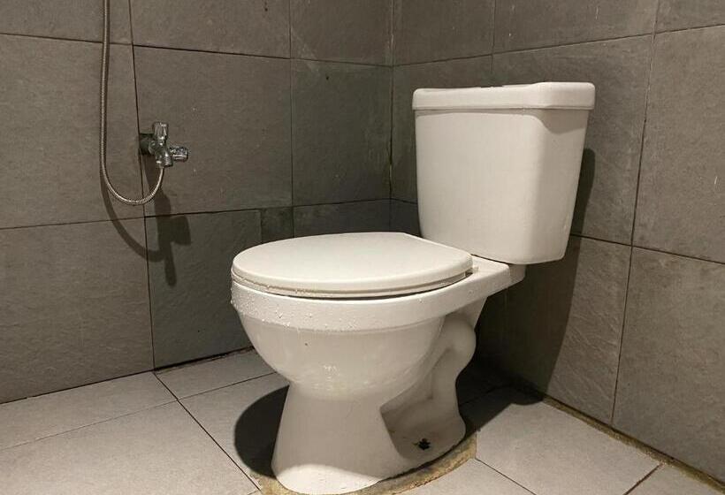 Номер Стандарт, Reddoorz Near Gedung Kesenian Palopo