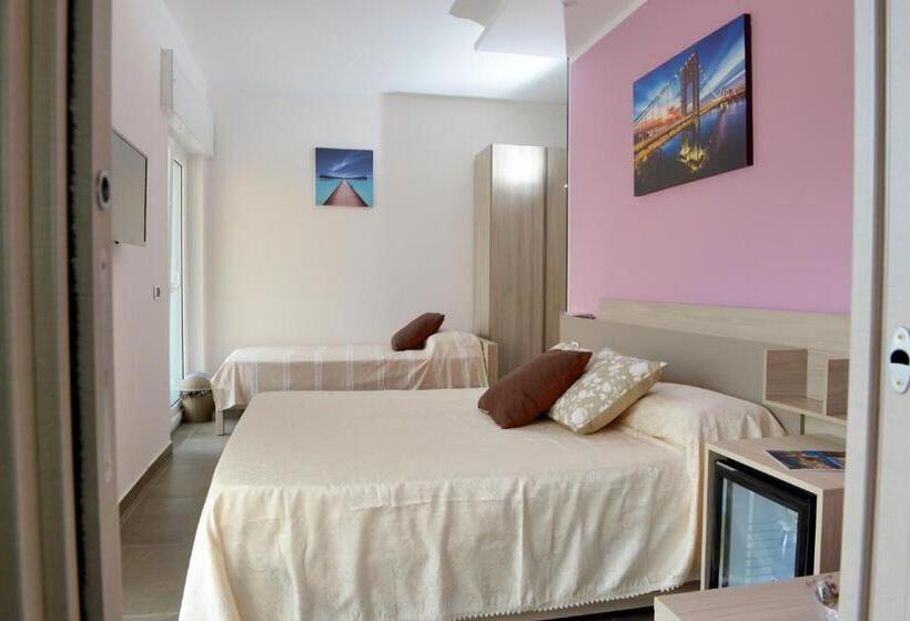 חדר סטנדרט לשלושה עם טרסה, Bellavista Formia