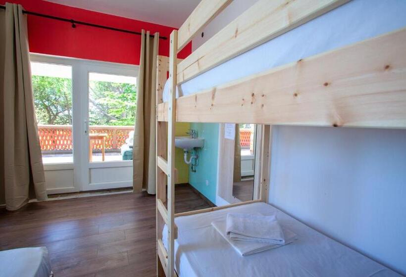 اتاق استاندارد چهارنفره با سرویس بهداشتی مشترک, Hostel Trobenta In Oblak
