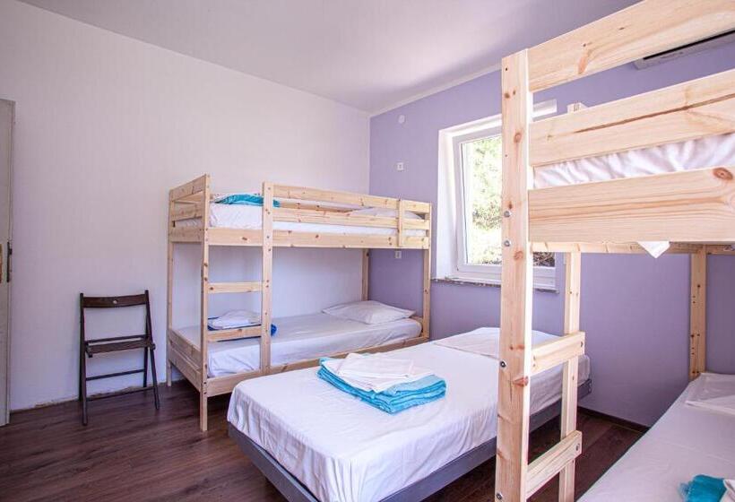 اتاق خانوادگی با سرویس بهداشتی مشترک, Hostel Trobenta In Oblak