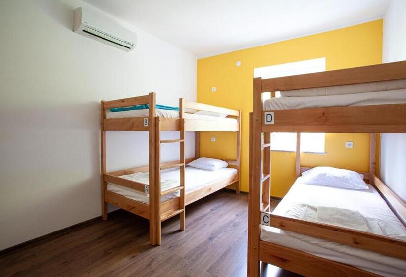 اتاق استاندارد با سرویس بهداشتی مشترک, Hostel Trobenta In Oblak