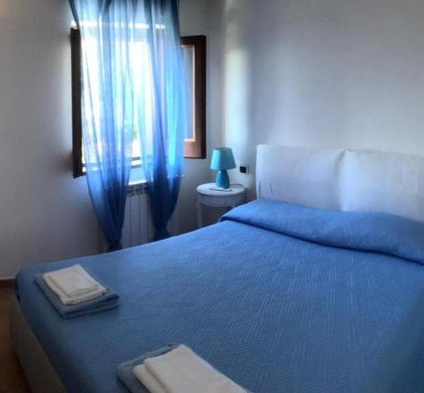 اتاق لوکس با چشمانداز دریا, Il Carrubo B&b